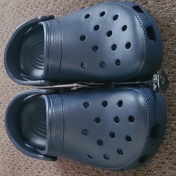 CROCS BRAND NAVY BLUE UNISEX CLASSIC CLOGS SIZE 7(M) OR 9(W) - Picture 3 of 9